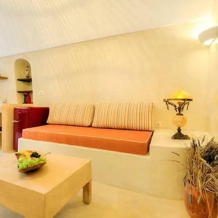 Pasithea Bed & Breakfast 2*